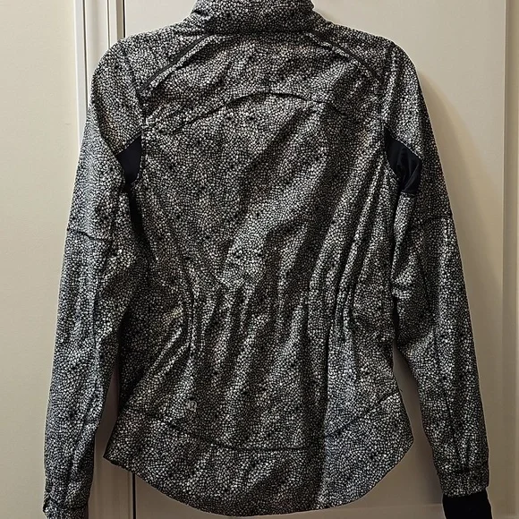 209. Lululemon Spring Forward Jacket - Picture 2 of 12